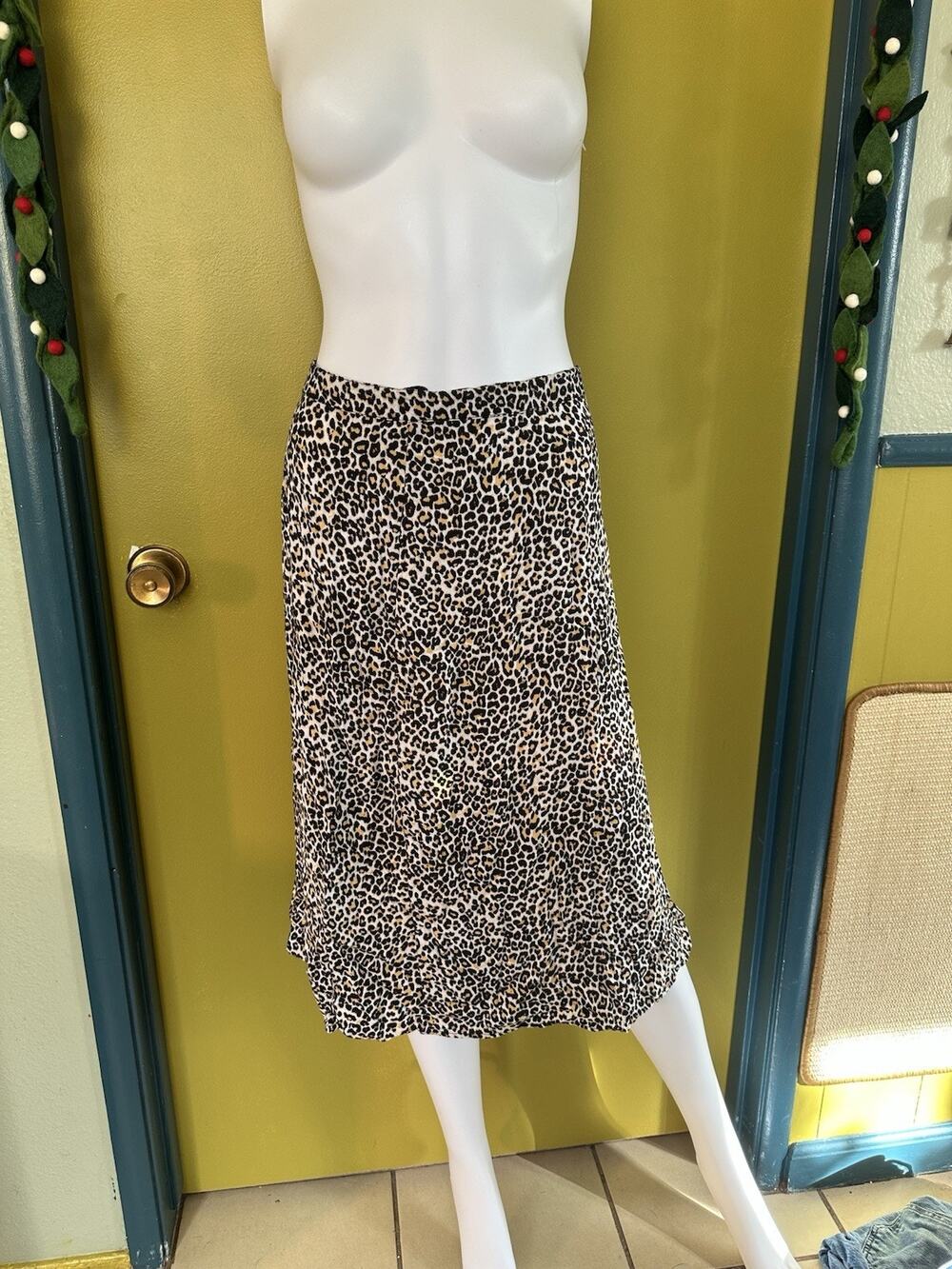 Motel- Cheetah Print Pencil Skirt With Side Slit. Small